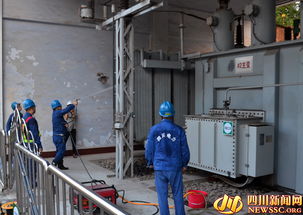 資陽 持續高溫天氣 電力員工給變電設備沖個 痛快澡
